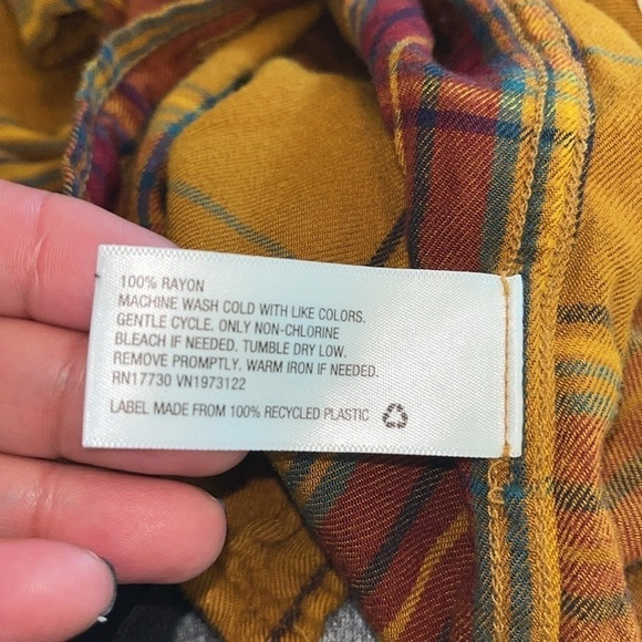 Mossimo Supply Co Plaid Button Up flannel size Large sleeveless are 3/4 sleeves. - Picture 7 of 7